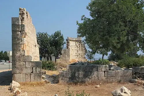 Vestiges du temple de Zeus converti en basilique.