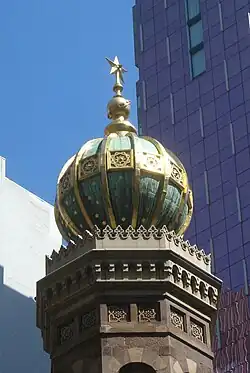 Détail néo-mauresque, tour sud de la synagogue centrale (2011)