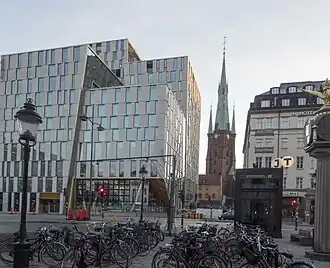 La place centrale.