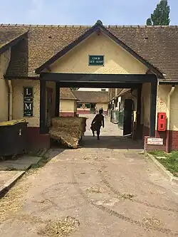La cour Guy Guiot.