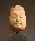Tête de Bodhisattva. Marbre blanc, H. : 32,5 cm. Hebei. Musée Cernuschi. Site du musée.