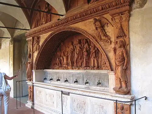 Le bassin du petit cloître, XVe&nbsp;siècle.