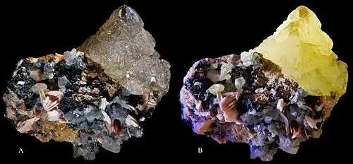 Mine de Mibladen (Maroc) (8 × 7,5 cm) A : Lumière du jour, B : Ultraviolet