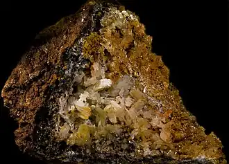 Cérusite, mine de St Salvy la Balme (Tarn), (10&nbsp;×&nbsp;8&nbsp;cm ; XX 1,1 cm)