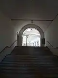 Montée d'escalier au marché couvert