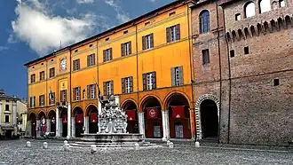 La Fontaine Masini et le Palazzo Comunale