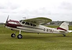 Description de l'image Cessna 195 businessliner g-btbj of 1952 arp.jpg.