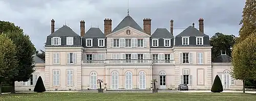 La façade Est du château de Paris-Jardin.