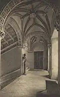 Photographie en noir et blanc d'un escalier Renaissance.
