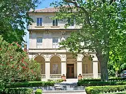 Château Raspail, à Gigondas, symbole de l'enrichissement par la viticulture.