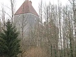 Tour carrée.