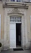 Porte d'entrée de la façade ouest