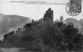 Les ruines du château d'Armieu dans les années 1910.