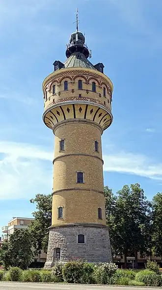 Le château d'eau.