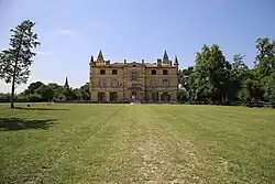 Façade est et ancien jardin d'agrément.