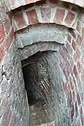 L'escalier pris dans l'épaisseur du mur.