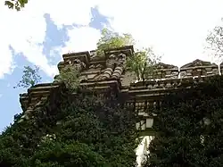Détail des ruines du château Mennechet (2006).