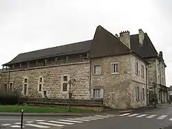 Courtine casematée, XVIe&nbsp;siècle, sur le site de l'ancien château.