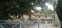 Les dépendances du château