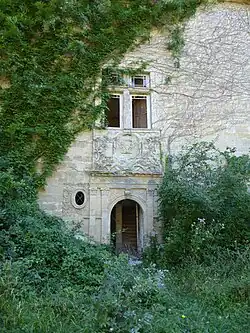 La porte d'entrée ornée