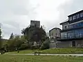 Donjon, médiathèque et parc du château de l'Échelle.