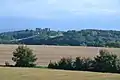 Vue sur le château de Lagarde depuis les hauteurs du Cazal des Faures.