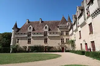 Autre vue de la cour.