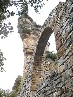Au pied du rocher.