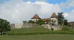 Château de Rochefort en Savoie sur sa butte