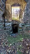 Couloir souterrain situé dans la salle Sud-Ouest du château.