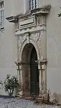 Porte ouest du château de Saint-Jory.