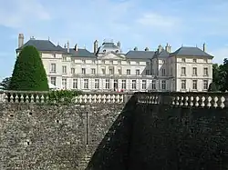 Photographie d'ensemble du château.