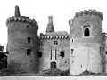 L'entrée du château, avant restauration.