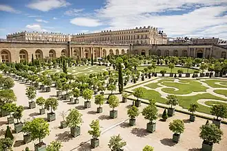 Orangerie et son parterre.