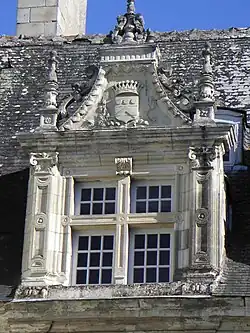 Le style épuré de la lucarne reste celui du Val de Loire.
