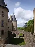 Douves de la façade Est.