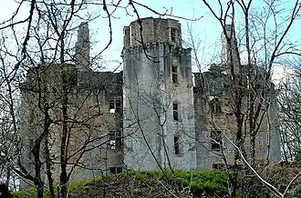 Vue de la façade à l'est en 2005.
