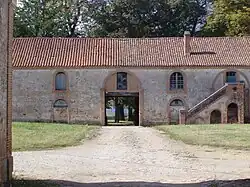 Dépendances sud.