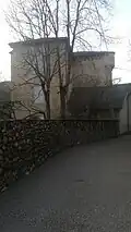Vue latérale, avec une échauguette-pigeonnier.
