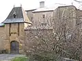 Porte fortifiée aux 13 blasons.