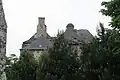 Le château vu du cimetière.