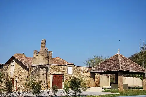 Vieille cheminée de cuisine, dite sarrasine.