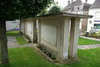 Le monument aux morts en 2012.