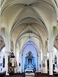 Intérieur de l'église de la Nativité de Notre-Dame.