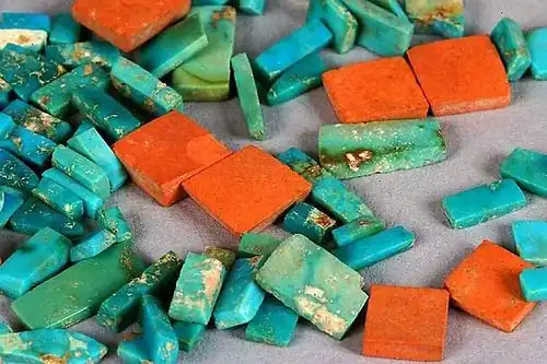 Turquoise et argilite anasazi, trouvées dans le Chaco Canyon, XIe ou XIIe siècle.