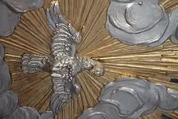 Partie inférieure de l'abat-voix de la chaire, comportant la colombe symbolisant le Saint-Esprit.
