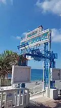 Chaises Bleues pliantes Bistro Simplex de la plage Beau Rivage.