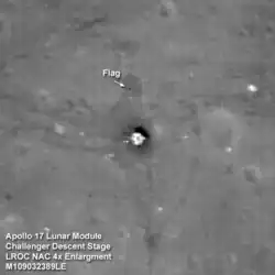 Site d'alunissage d'Apollo 17, photographié par la sonde LRO le 15 septembre 2009, d'une altitude de 50&nbsp;km.