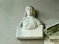 Buste de Philippe Fortin à gauche de l'entrée