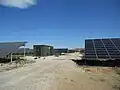 Panneaux solaires au pied de la décharge de Marseille.